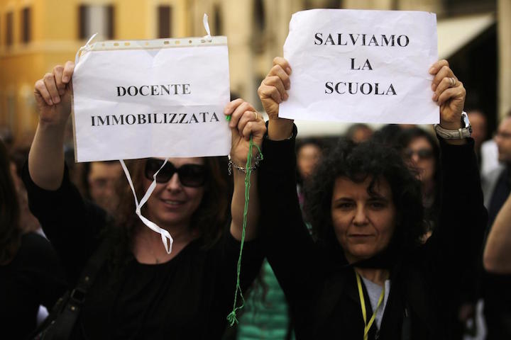 Sit-in degli insegnanti in Piazza Montecitorio contro la riforma della scuola del Governo Renzi