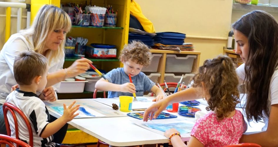In Francia la scuola elementare inizia a 3 anni: un'idea da